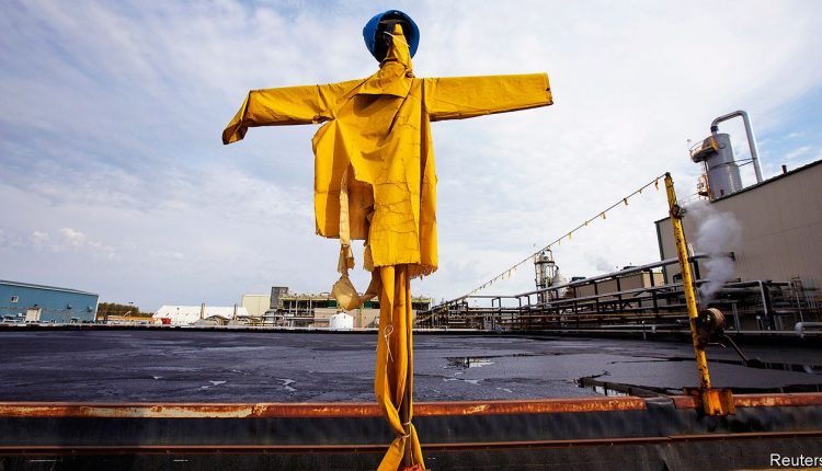Canadian oilmen drill the government for aid
