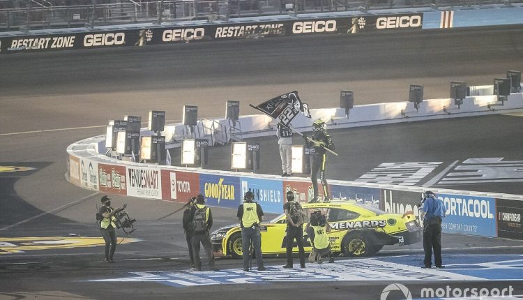 Austin Cindric rallies in OT for Phoenix win and Xfinity title