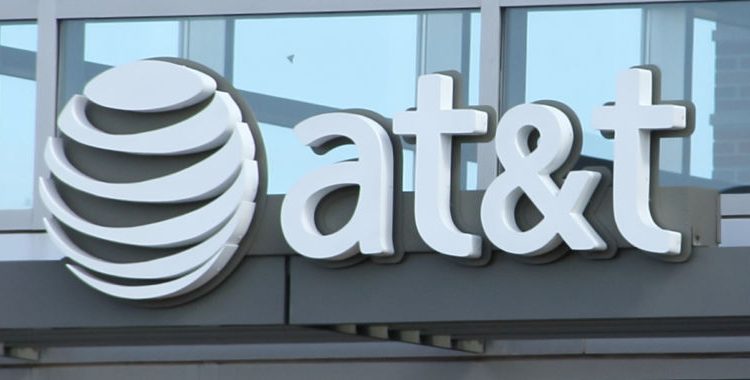 AT&T reportedly trying to sell DirecTV after massive customer losses