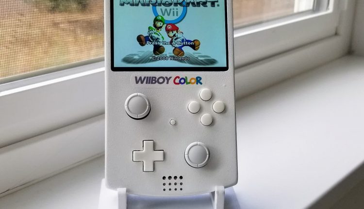 Modder crams Nintendo Wii into a handheld Game Boy Color