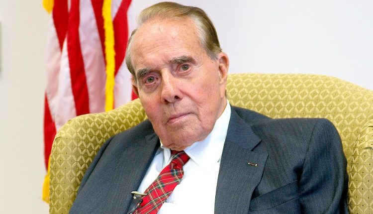 Former Senator Bob Dole Announces He Has Stage 4 Lung Cancer