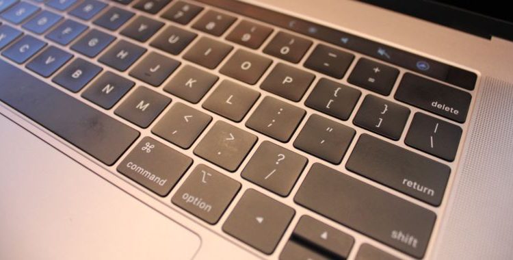 Judge grants class-action status to MacBook butterfly-keyboard suit