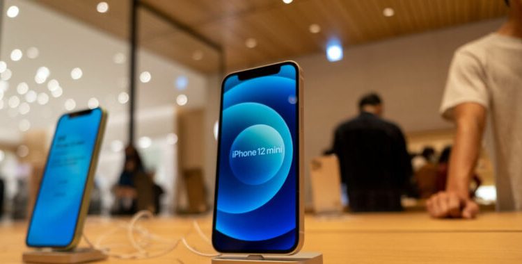Apple bent its rules for Russia—and other countries will take note