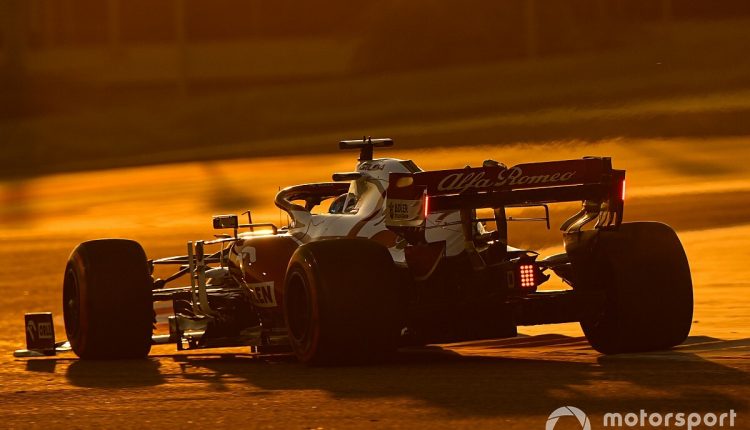 Raikkonen explains run-in with “pissed off” Sainz in Bahrain