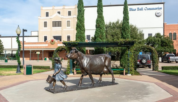 Blue Bell’s corporate attorneys sign in for witness duty in criminal case against retired president