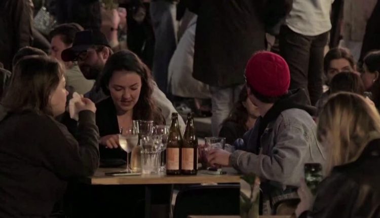 Polish bars celebrate midnight reopening