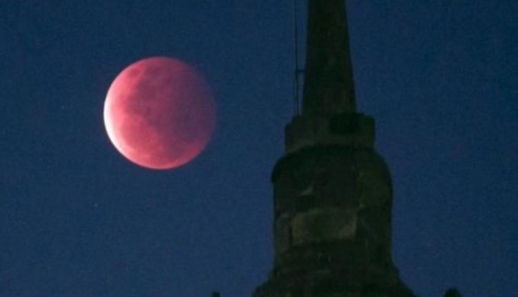 Rare “super flower blood moon” seen around the world