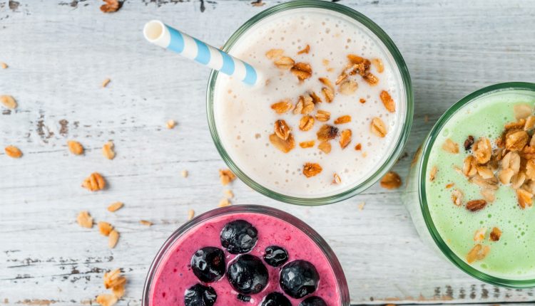 5 Simple Smoothies That Are Filling Enough for a Meal