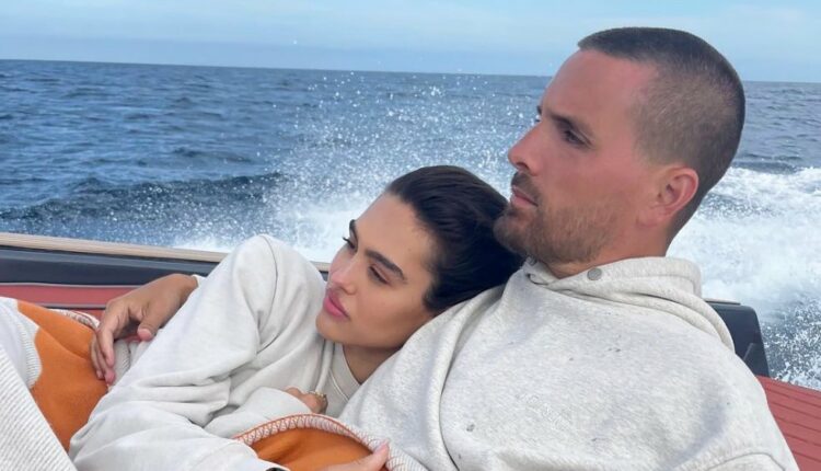 Scott Disick Cozies Up With Amelia Hamlin on Weekend Boat Trip: Pics