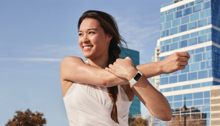 Fitbit’s Charge 5 Is a Surprisingly Major Upgrade—And You Can Preorder One Now