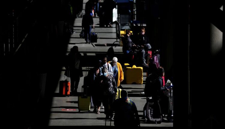 U.S. airline passengers screened falls to lowest level since May