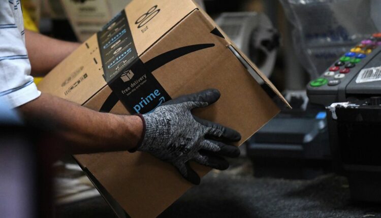 EXCLUSIVE Amazon hikes starting pay to $18 an hour as it hires for 125000 more logistics jobs