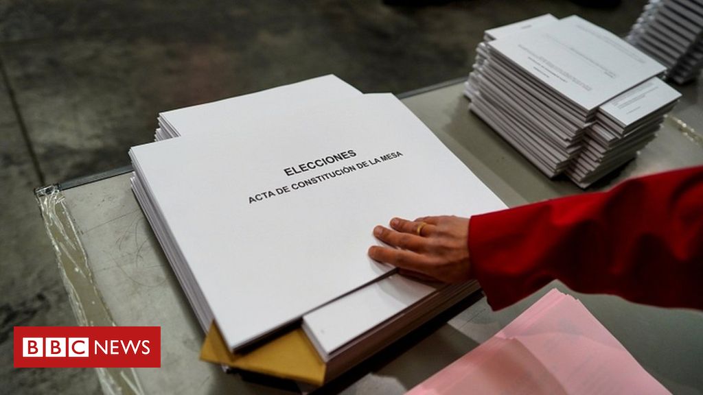 Polls due to open for Spain election