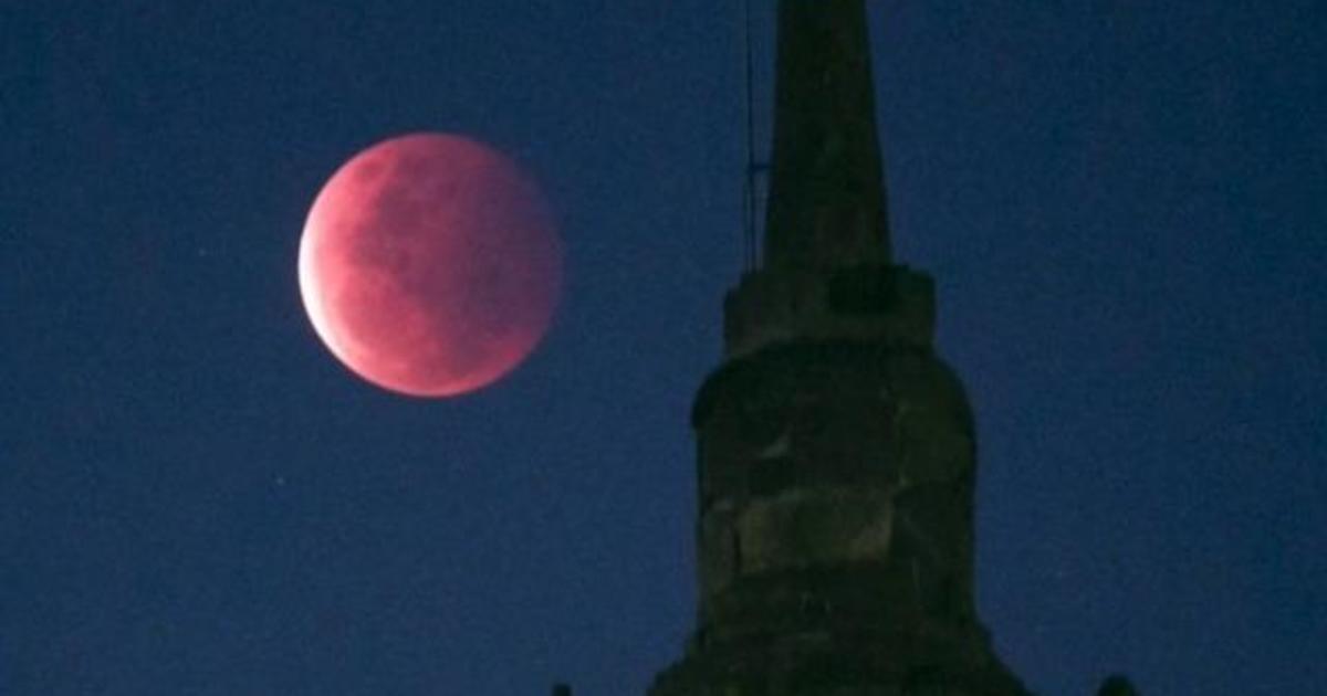 Rare "super flower blood moon" seen around the world AVA360