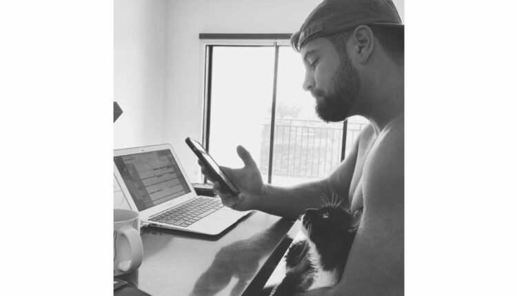 Bachelorette’s Blake Moynes Meets Katie Thurston’s Cat: ‘Tommy Approves!’