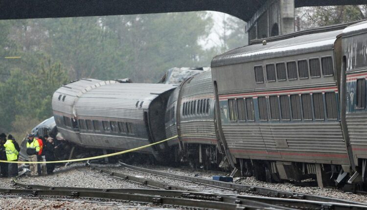 Factbox: Deadly U.S. passenger train crashes in recent years
