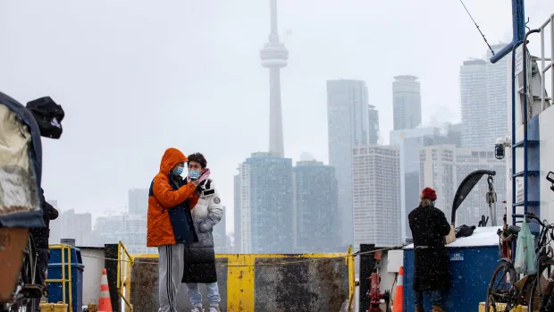 More people leaving Toronto, Montreal for smaller pastures as pandemic hastens urban exodus