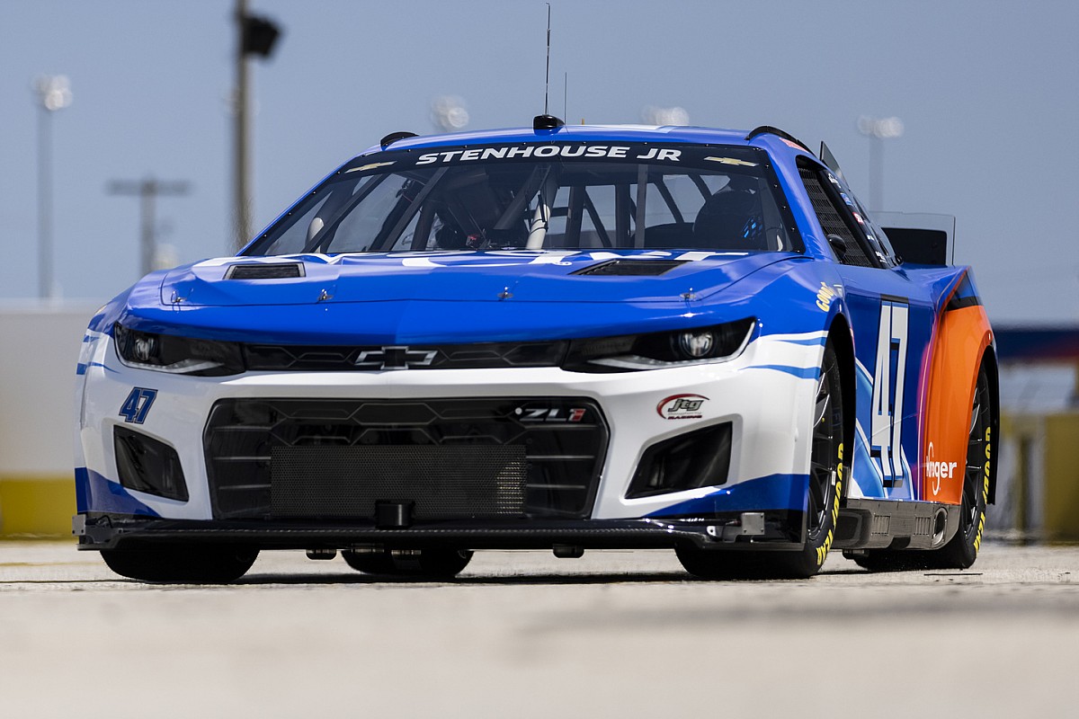 NASCAR Next Gen testing gets underway at Phoenix, Busch spins AVA360