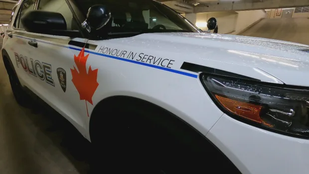 Police search for suspect after 5 men shot outside Windsor, Ont., bowling alley